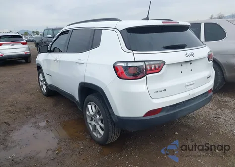 2022 Jeep Compass Latitude Lux 4X4 z USA, uszkodzony, nr VIN 3C4NJDFB8NT197416